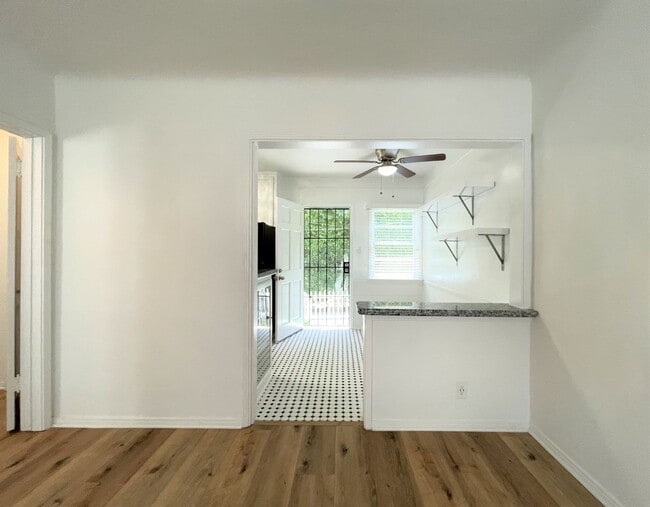 Interior Photo - 14443-14445 1/4 Dickens St