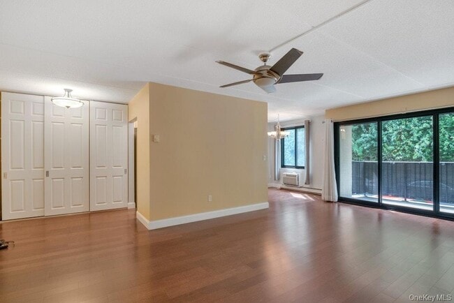 Building Photo - 128 Colonial Pkwy