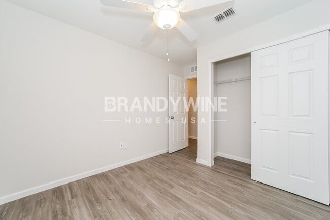 Building Photo - 560 Kit St