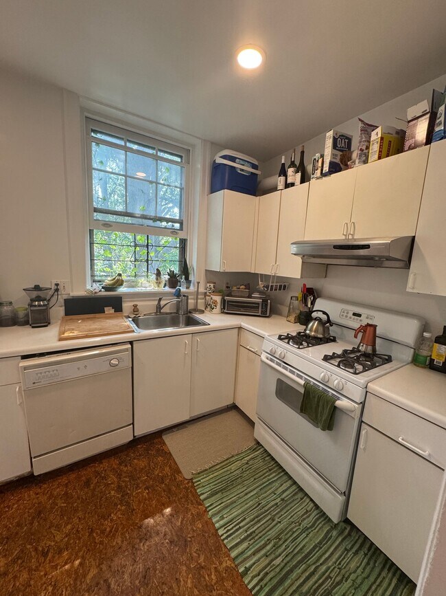 Building Photo - 315 S 46th St