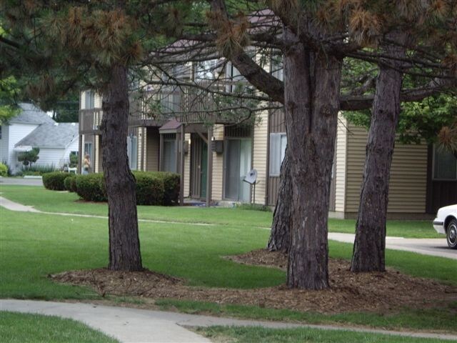 Building Photo - 2 br, 1 bath Apartment - Riverview Village...