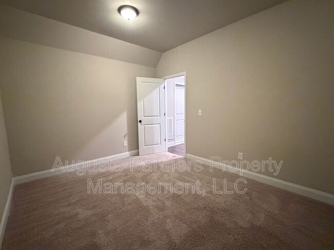 Building Photo - 3500 Hilltop Trl