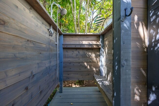 Building Photo - 59-018 Holawa St