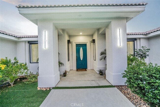 Building Photo - 2932 N Sunrise Way