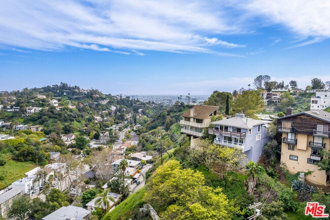 Building Photo - 2843 Lambert Dr