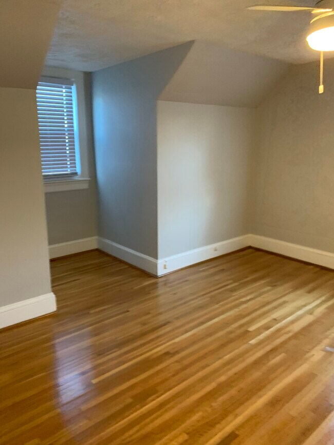 Upstairs bedroom 2 - 166 Montague St