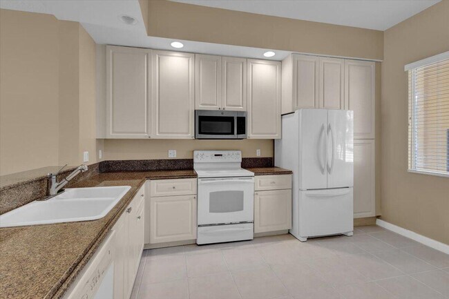 Building Photo - 5 Harbour Isle Dr E