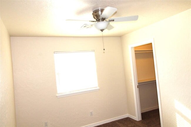 Building Photo - 118 NE 12th St