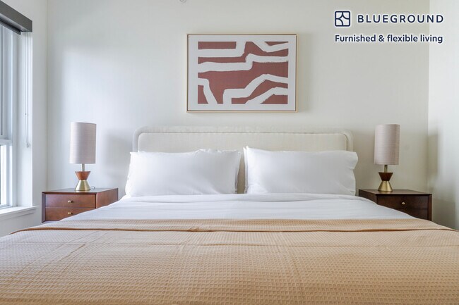 Building Photo - 10301 NE 10th St