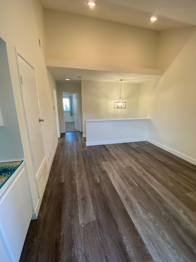 Building Photo - Two Bedroom Luxury Lakewood Condo For Rent!