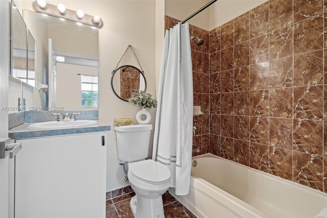 Building Photo - 645 E Mowry Ct