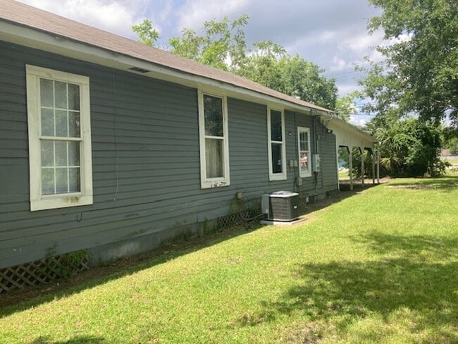 Building Photo - Gulfport 2 Bedroom