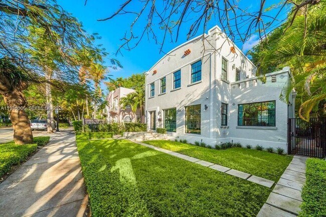 Building Photo - 151 NE 43rd St