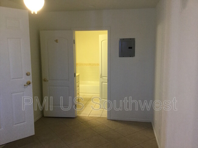 Building Photo - 2088 Del Rey Dr