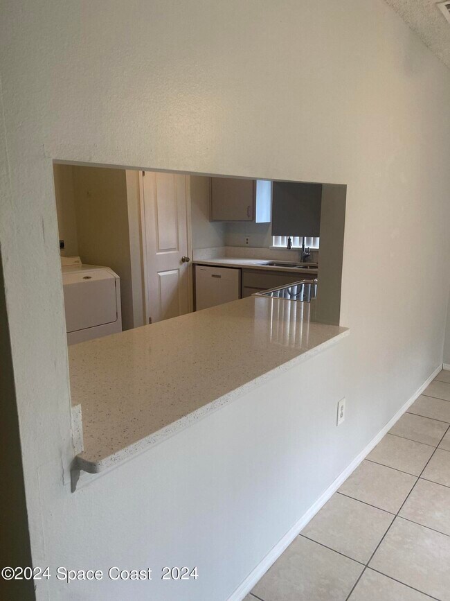 Building Photo - 2311 Pinewood Dr NE