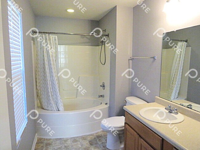 Building Photo - 221 Whitestone Dr NE
