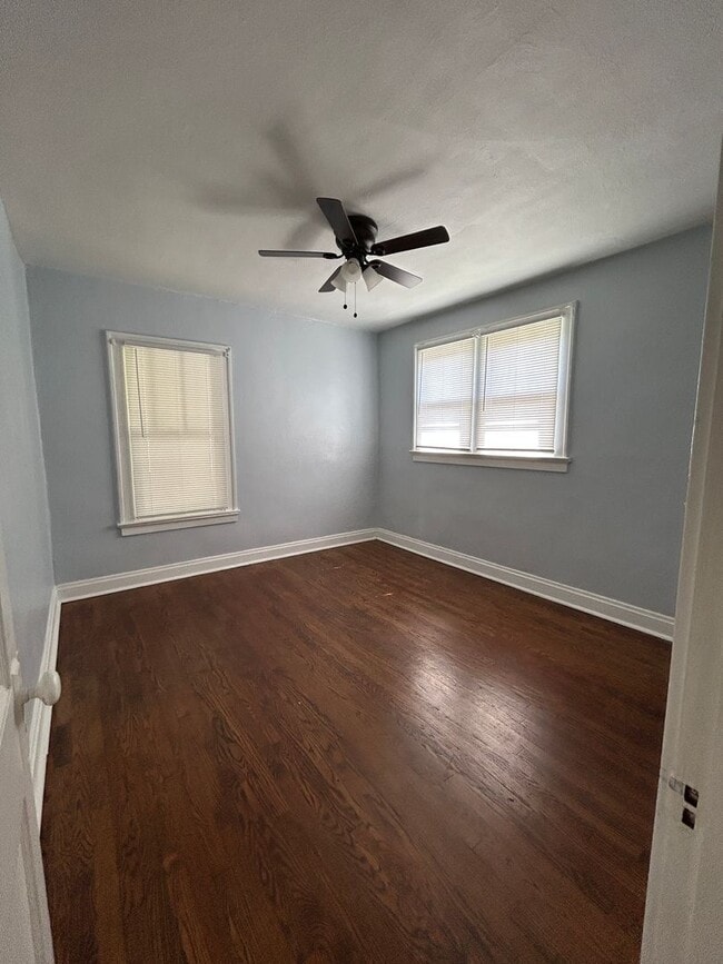Building Photo - Charming 2-Bedroom Home with Spacious Yard...