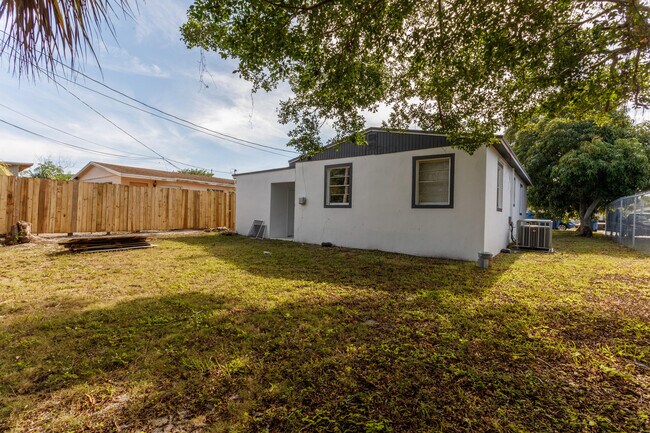 Building Photo - 1164 W 31st St