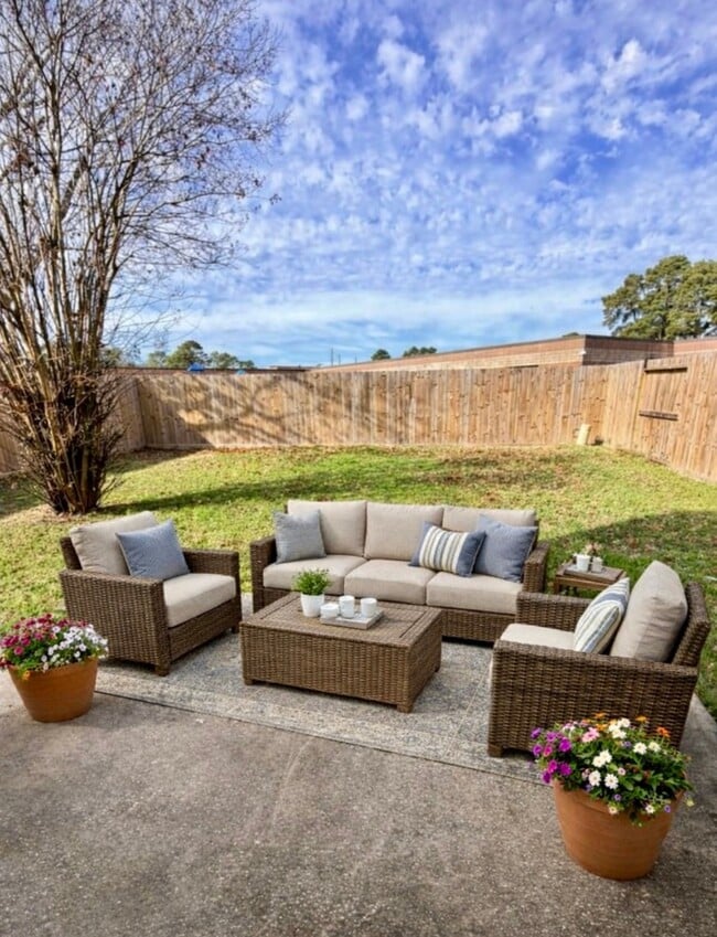 Building Photo - 11830 Oakner Dr