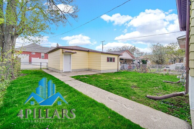 Building Photo - 648 Stewart Ct