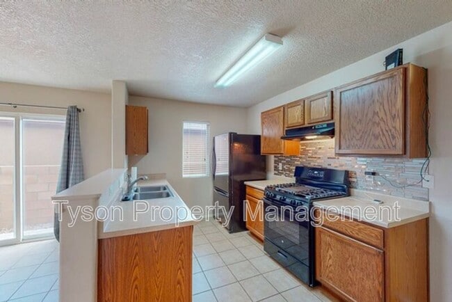 Building Photo - 3739 Clear Creek Rd