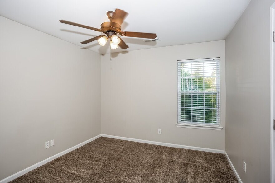 Building Photo - 1418 Moss Creek Dr