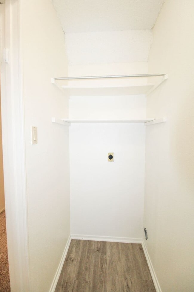 Building Photo - 1327 Julienne Pl