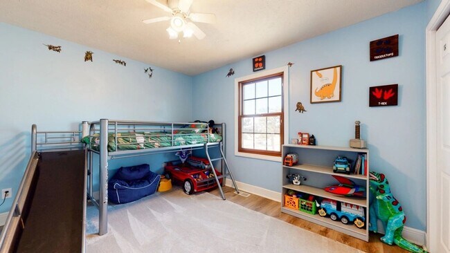 Building Photo - Stunning 4-Bedroom, 3.5-Bath Home with Over 3,800 Sq. Ft. of Ideal Living Space in East Bloomington