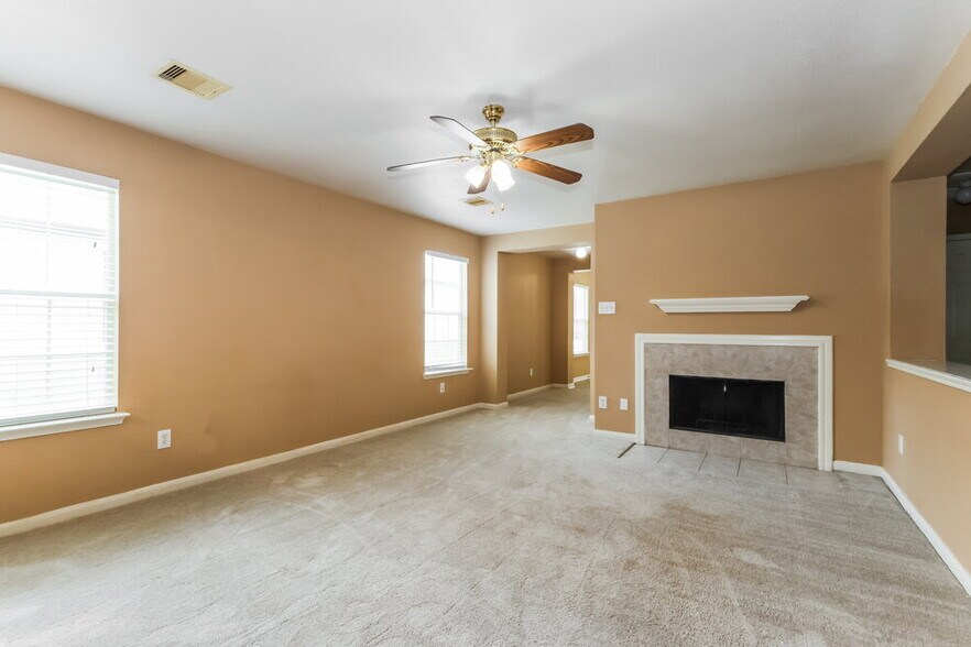 Building Photo - 22123 Greengate Dr
