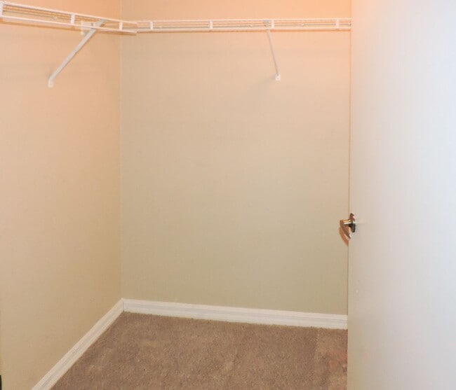 Building Photo - 1 bd /  1 ba condo at The Palms Club community