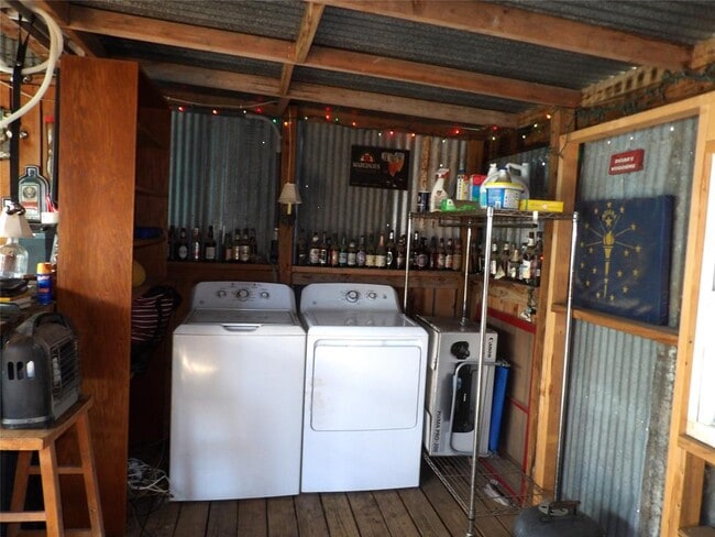 Building Photo - 459 E Commerce St