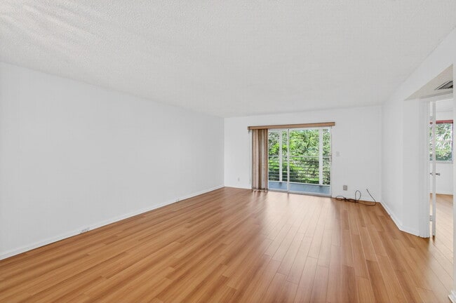 Building Photo - 1501 Cayman Way