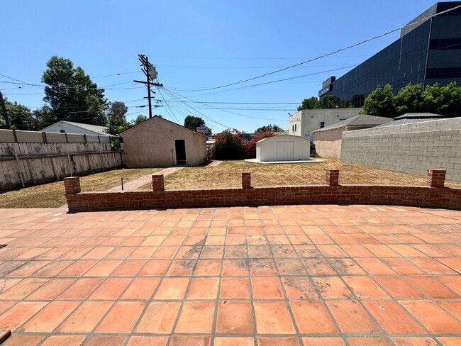 Building Photo - Beautiful Sherman Oaks Home!