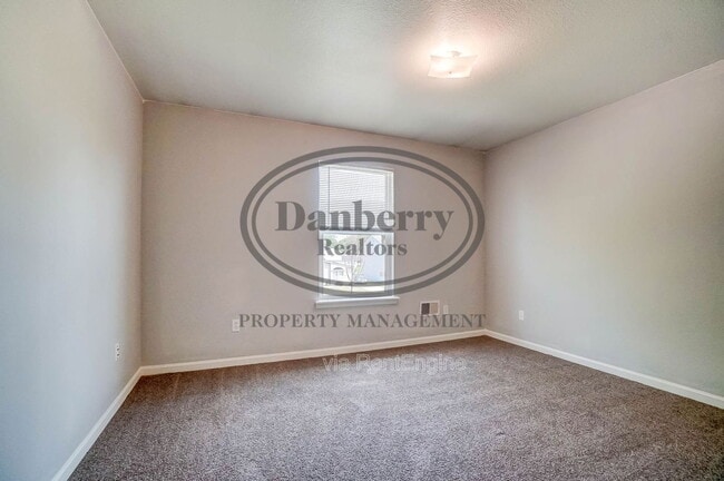 Building Photo - 3733 Willow Run Dr