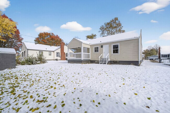 Building Photo - Updated 3-bed Home By Wes Montgomery Park