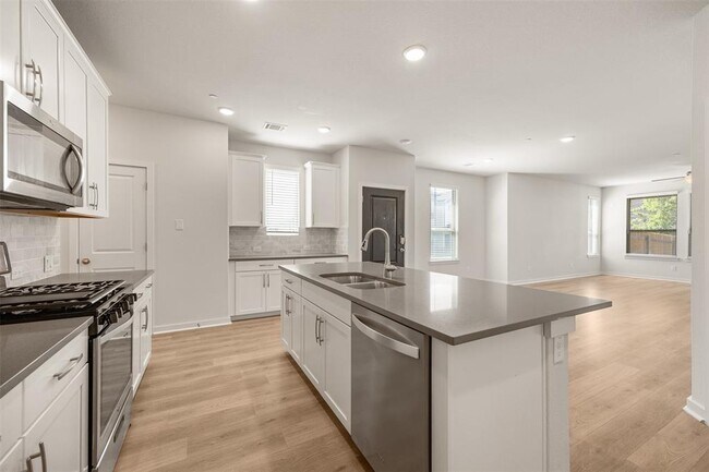 Building Photo - 2500 Forest Creek Dr