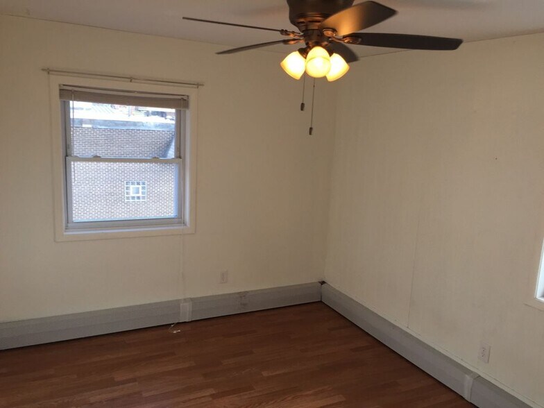 Building Photo - 564 W State Rte 22