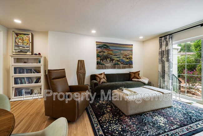 Building Photo - 520 San Pasquale Ave SW