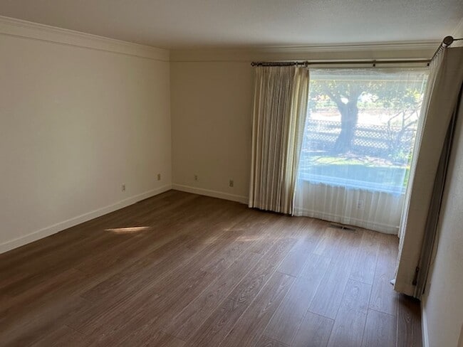 Building Photo - Beautiful 3 bedroom in the foothills outside of Gonzales