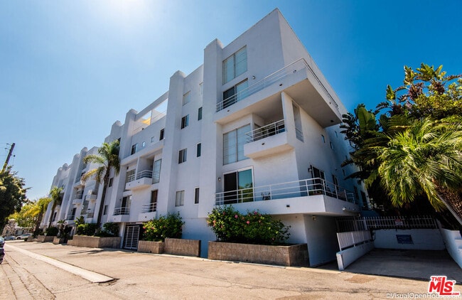 Building Photo - 514 S Barrington Ave