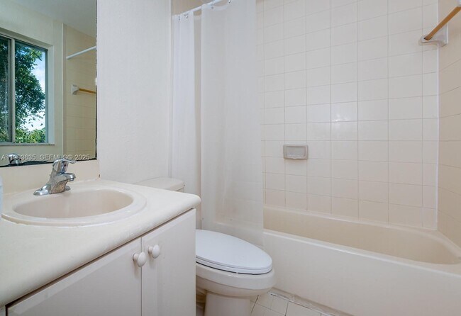 Building Photo - 2831 SE 15th Rd