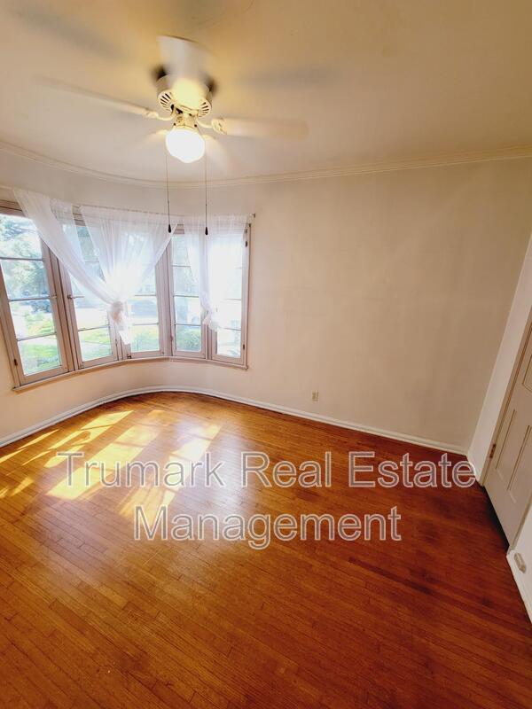 Building Photo - 3741 Los Feliz Blvd