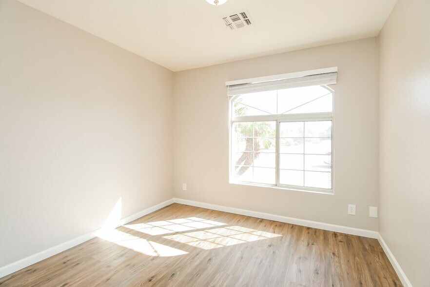 Building Photo - 986 S Wanda Dr