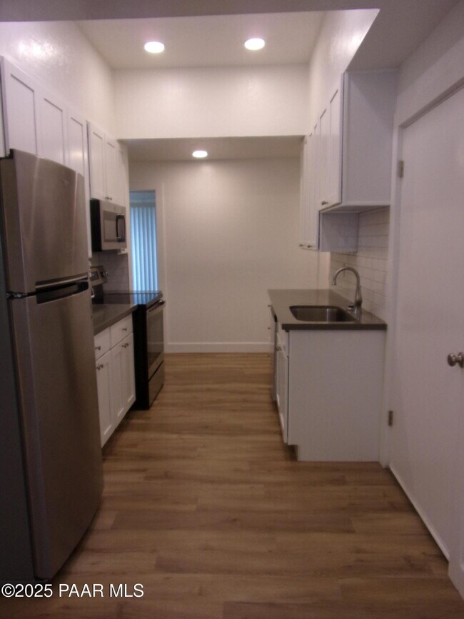 Building Photo - 5280 Diamond Dr
