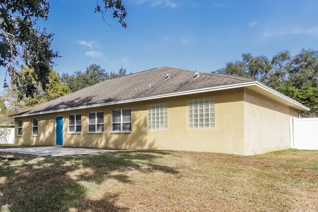 Building Photo - 910 Clearcreek Dr