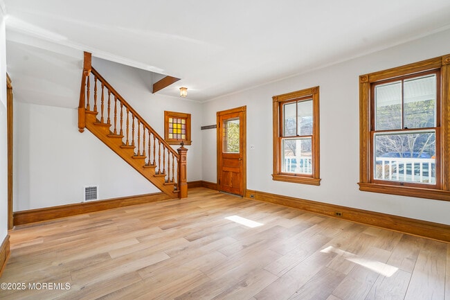 Building Photo - 555 Cedar Ave