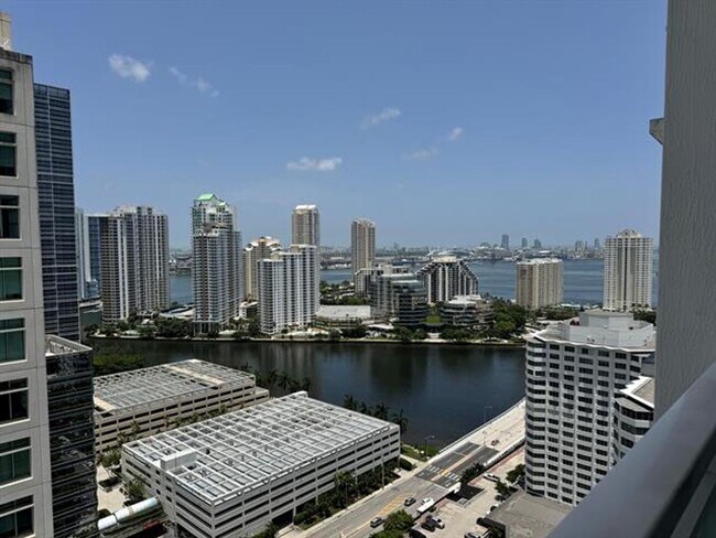 Building Photo - 950 Brickell Bay Dr