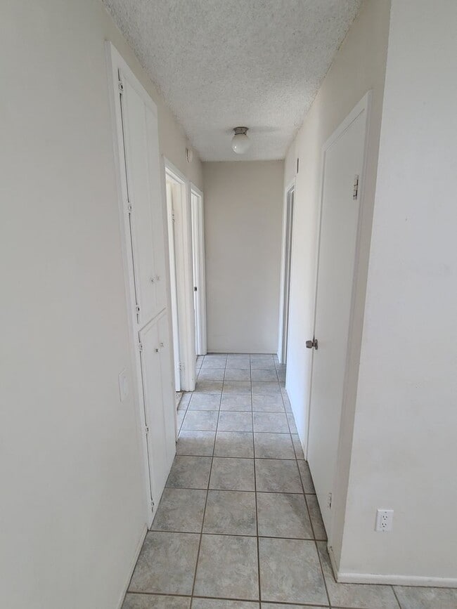 Building Photo - Beautiful 2BD/1BA – Natural Light - Mission Trails/San Carlos Area - Comfortable and Quiet