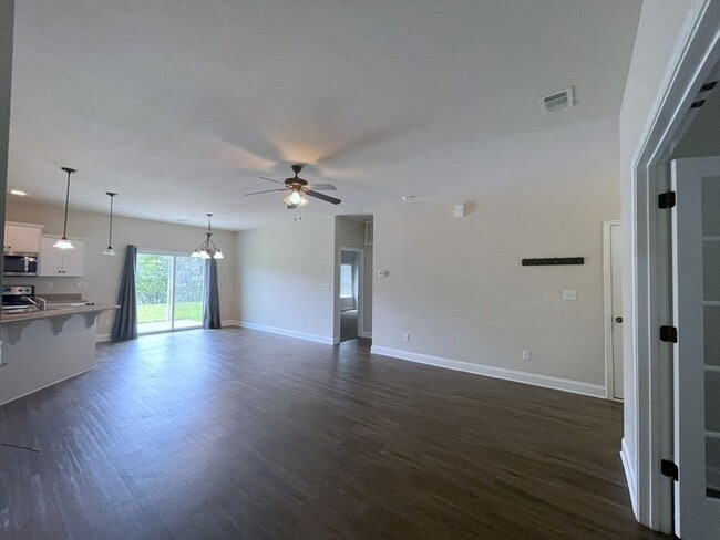 Building Photo - 111 Willow Dr