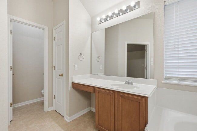 Building Photo - Gated Round Rock Ranch Lease | 3 Bed + Flex Space | 2,376 SF in The Enclave